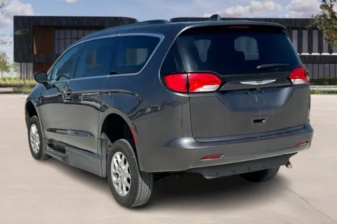 More photos of 2021 Chrysler VOYAGER at Master's Transportation - Kansas City, MO