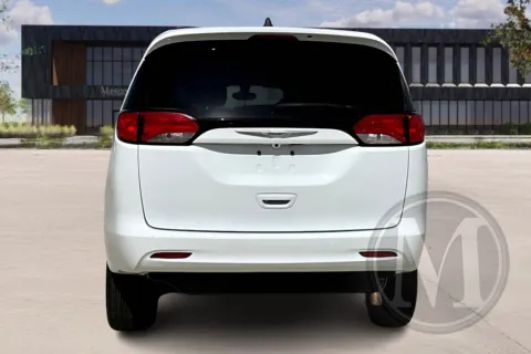 More photos of 2021 Chrysler VOYAGER at Master's Transportation - Kansas City, MO