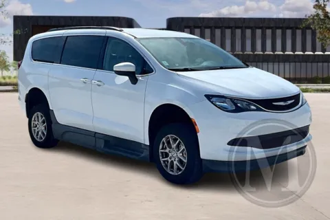 White 2021 Chrysler VOYAGER for sale in Kansas City, MO