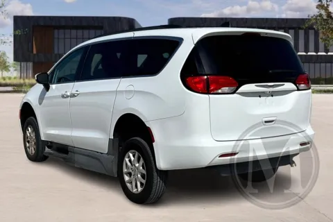 More photos of 2021 Chrysler VOYAGER at Master's Transportation - Kansas City, MO