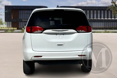 More photos of 2021 Chrysler VOYAGER at Master's Transportation - Kansas City, MO