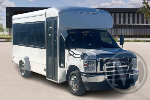 White 2022 Ford E350 for sale in Kansas City, MO