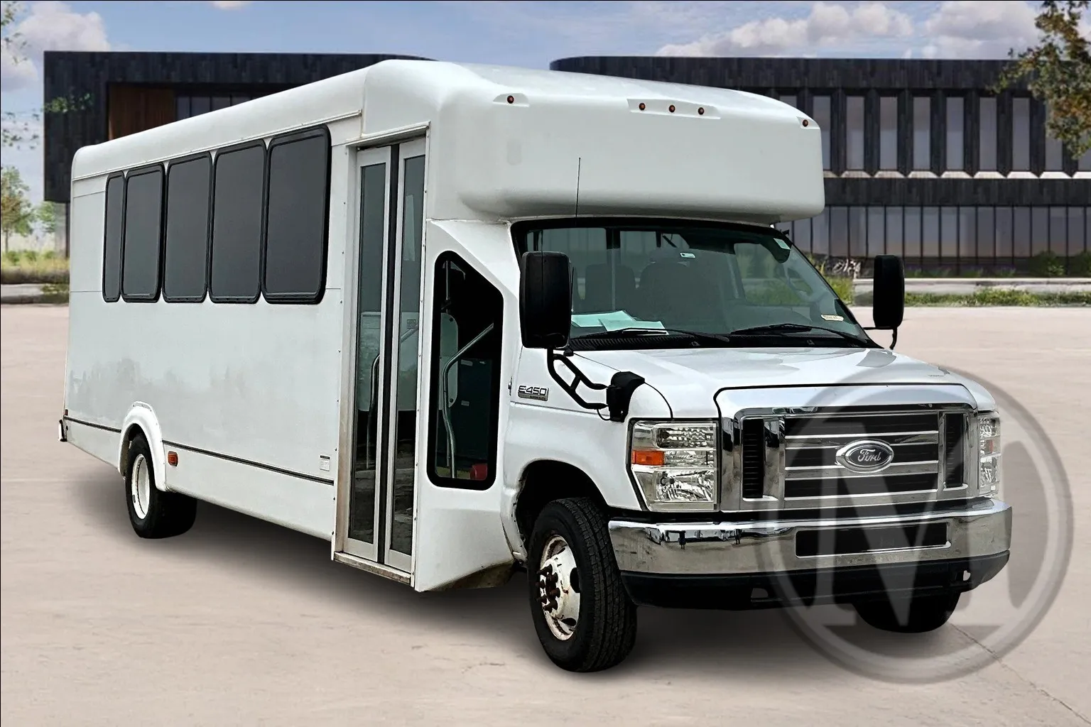 2017 Ford E-Series Cutaway Base's photo