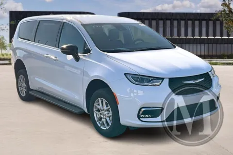 White 2024 Chrysler PACIFICA for sale in Kansas City, MO