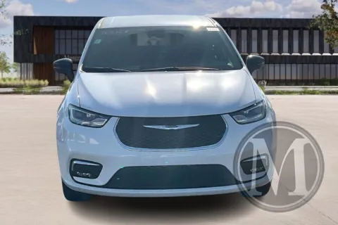 Photos of 2024 Chrysler PACIFICA for sale in Kansas City, MO at Master's Transportation - Kansas City