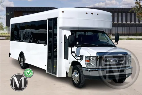 White 2017 Ford E450 for sale in Kansas City, MO