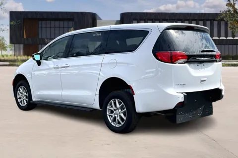 More photos of 2025 Chrysler VOYAGER at Master's Transportation - Kansas City, MO