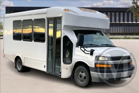 White 2022 Chevrolet G3500 for sale in Kansas City, MO