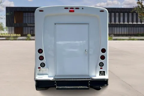 More photos of 2022 Ford E350 E-350 SD at Master's Transportation - Kansas City, MO