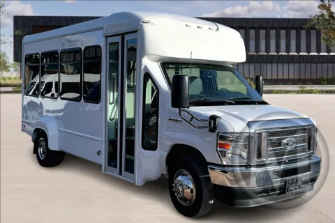 White 2022 Ford E450 E-450 SD for sale in Kansas City, MO
