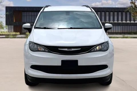 Photos of 2021 Chrysler VOYAGER for sale in Kansas City, MO at Master's Transportation - Kansas City