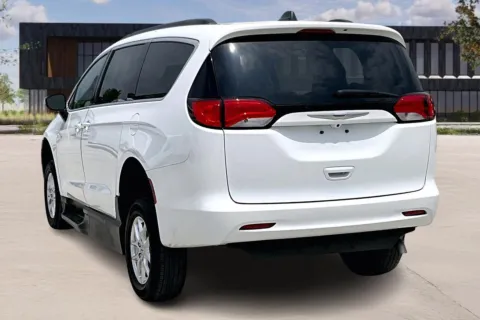 More photos of 2021 Chrysler VOYAGER at Master's Transportation - Kansas City, MO