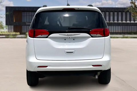 More photos of 2021 Chrysler VOYAGER at Master's Transportation - Kansas City, MO