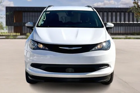 Photos of 2021 Chrysler VOYAGER LXi for sale in Kansas City, MO at Master's Transportation - Kansas City