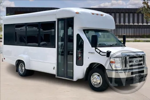 White 2022 Ford E350 for sale in Kansas City, MO