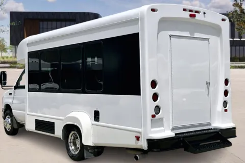 More photos of 2022 Ford E350 at Master's Transportation - Kansas City, MO