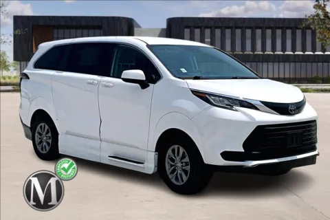 White 2022 Toyota SIENNA for sale in Kansas City, MO