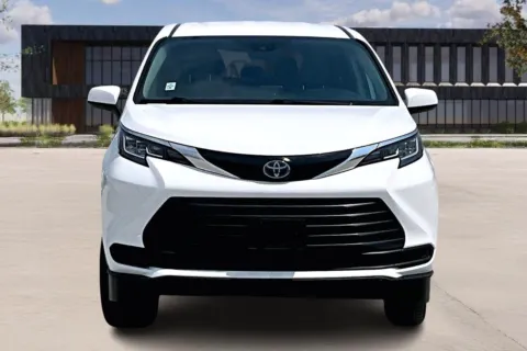Photos of 2022 Toyota SIENNA for sale in Kansas City, MO at Master's Transportation - Kansas City