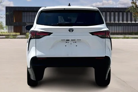 More photos of 2022 Toyota SIENNA at Master's Transportation - Kansas City, MO