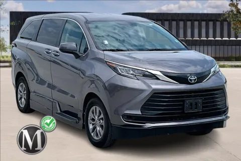 Gray 2022 Toyota SIENNA for sale in Kansas City, MO