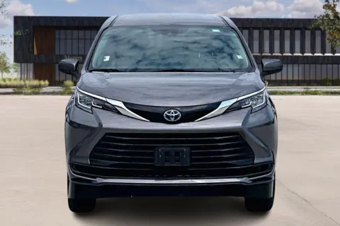 Photos of 2022 Toyota SIENNA for sale in Kansas City, MO at Master's Transportation - Kansas City