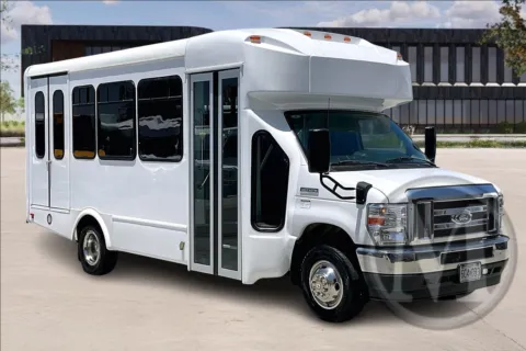 White 2023 Ford E450 for sale in Kansas City, MO