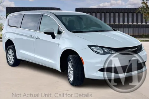 White 2024 Chrysler PACIFICA for sale in Kansas City, MO