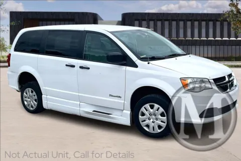 White 2018 Dodge GRAND CARAVAN for sale in Kansas City, MO