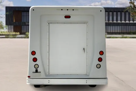 More photos of 2019 Ford E450 E-450 SD at Master's Transportation - Kansas City, MO