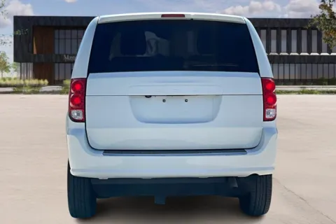 More photos of 2019 Dodge GRAND CARAVAN SE at Master's Transportation - Kansas City, MO
