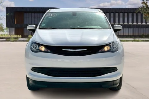 Photos of 2020 Chrysler VOYAGER for sale in Kansas City, MO at Master's Transportation - Kansas City
