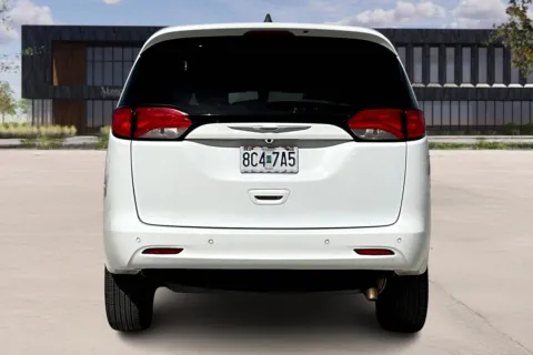 More photos of 2020 Chrysler VOYAGER at Master's Transportation - Kansas City, MO