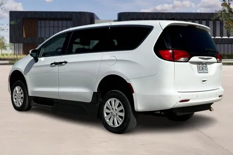 More photos of 2020 Chrysler VOYAGER at Master's Transportation - Kansas City, MO