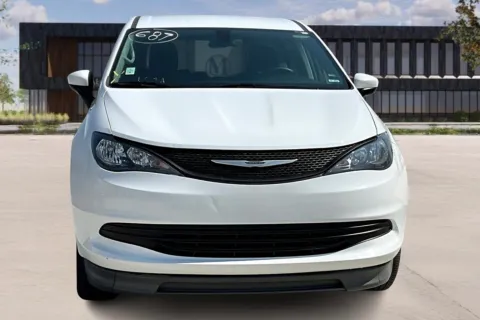Photos of 2020 Chrysler VOYAGER L for sale in Kansas City, MO at Master's Transportation - Kansas City