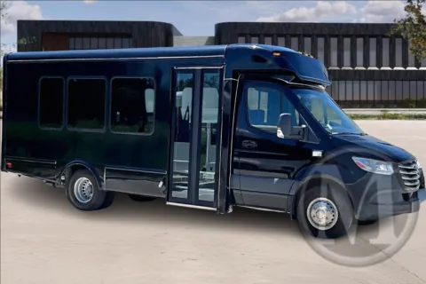 Black 2021 Freightliner Sprinter for sale in Kansas City, MO