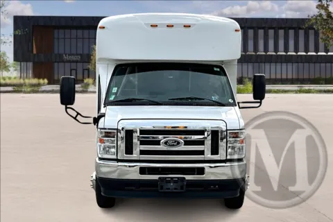 White 2022 Ford E350 for sale in Kansas City, MO