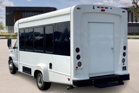 More photos of 2022 Ford E350 at Master's Transportation - Kansas City, MO