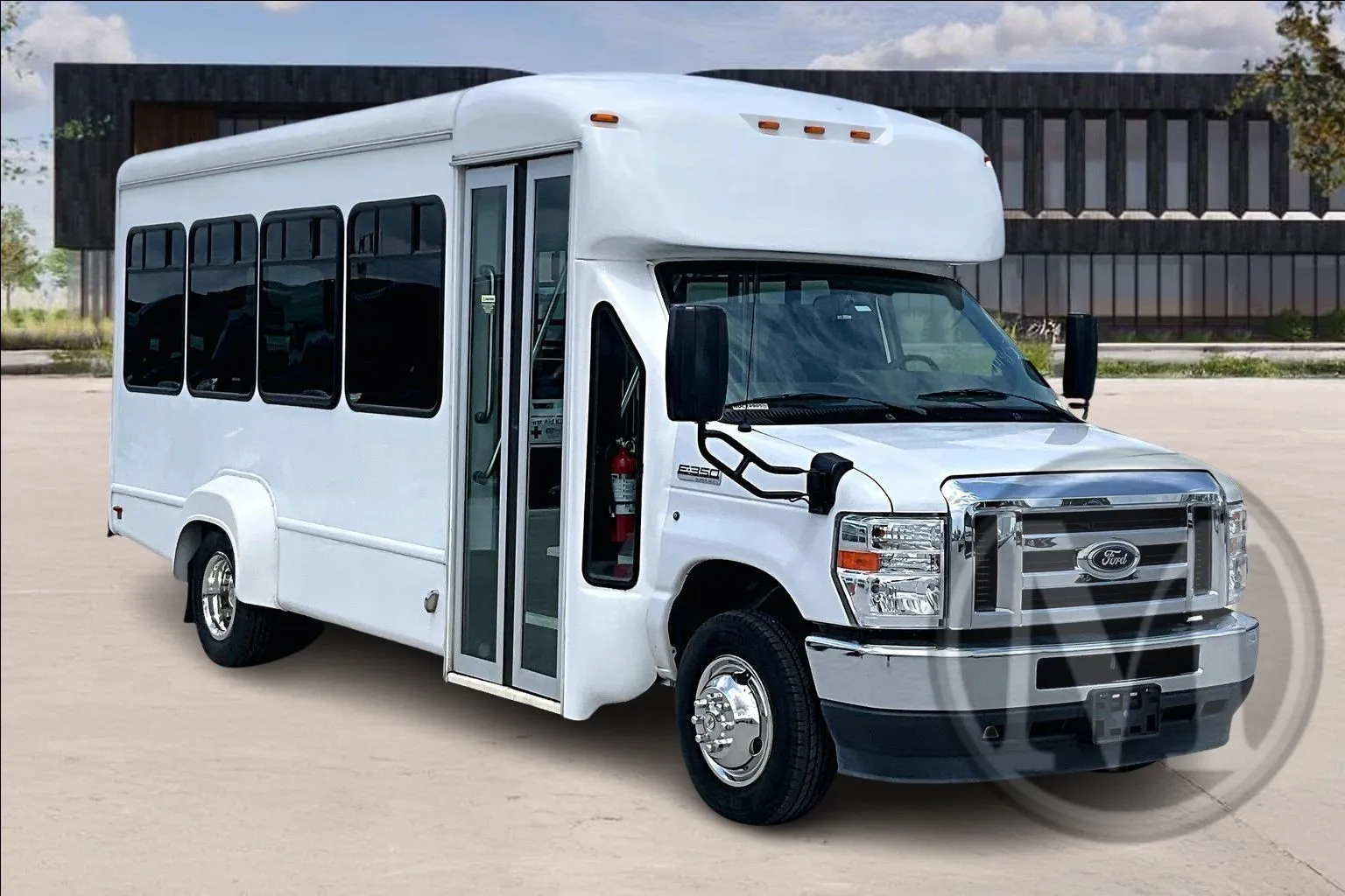 White 2022 Ford E350 for sale in Kansas City, MO