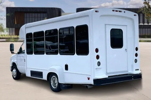 More photos of 2022 Ford E350 at Master's Transportation - Kansas City, MO
