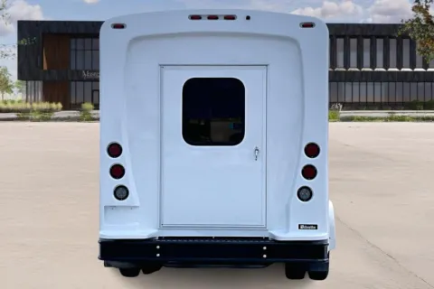 More photos of 2022 Ford E350 at Master's Transportation - Kansas City, MO