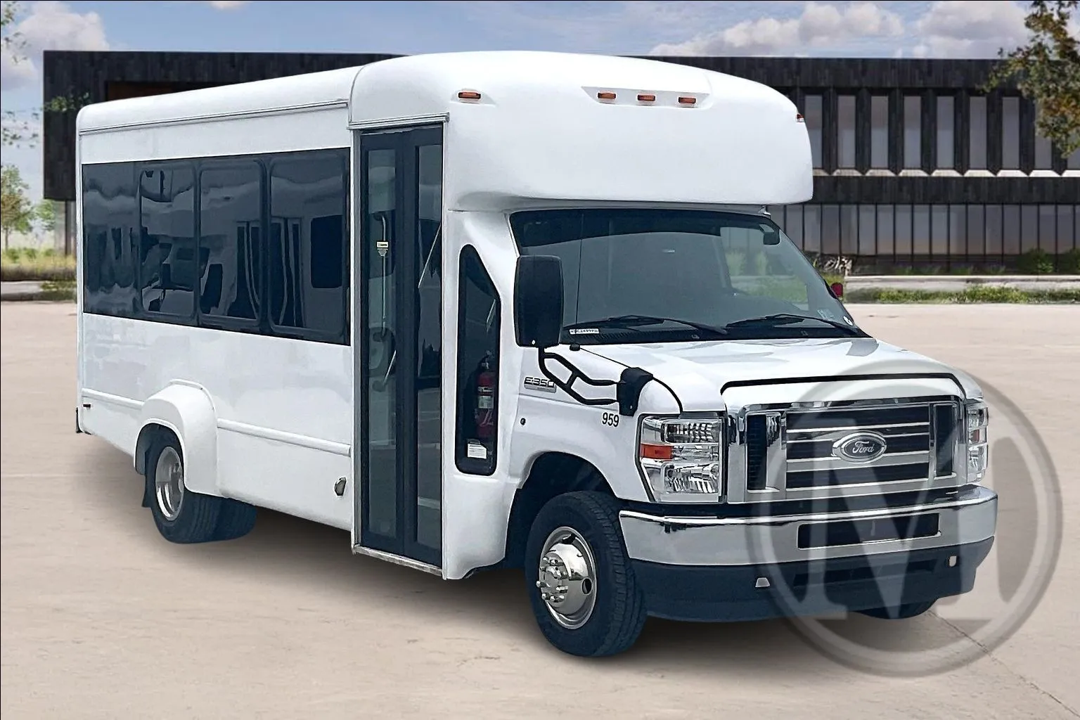 2022 Ford E-Series SRW E-350 Super Duty 138 in WB's photo