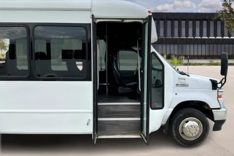 More photos of 2022 Ford E350 at Master's Transportation - Kansas City, MO