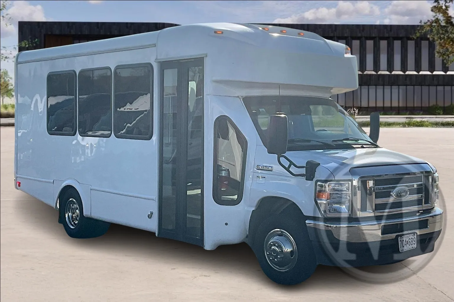 White 2023 Ford E450 E-450 SD for sale in Kansas City, MO