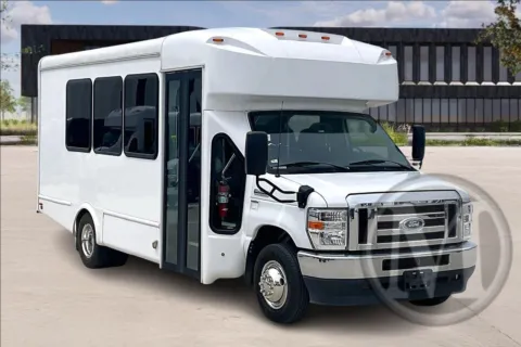 White 2023 Ford E450 for sale in Kansas City, MO