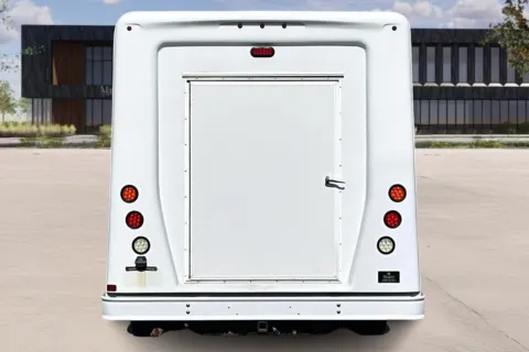 More photos of 2019 Ford E450 E-450 SD at Master's Transportation - Kansas City, MO