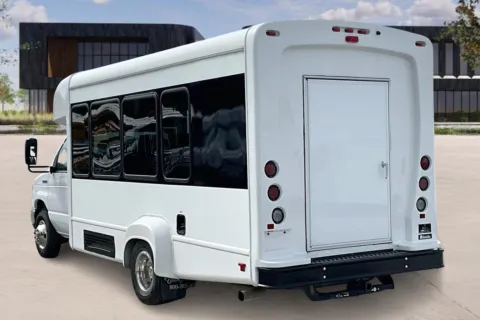 More photos of 2022 Ford E350 at Master's Transportation - Kansas City, MO