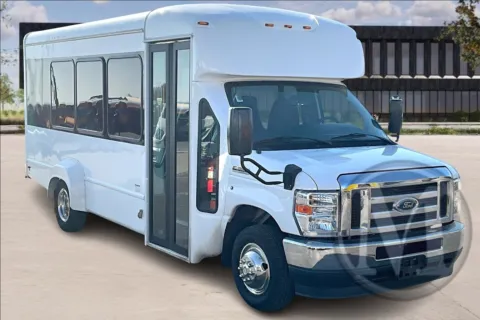 White 2022 Ford E350 E-350 SD for sale in Kansas City, MO