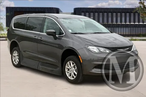 Gray 2020 Chrysler VOYAGER for sale in Kansas City, MO