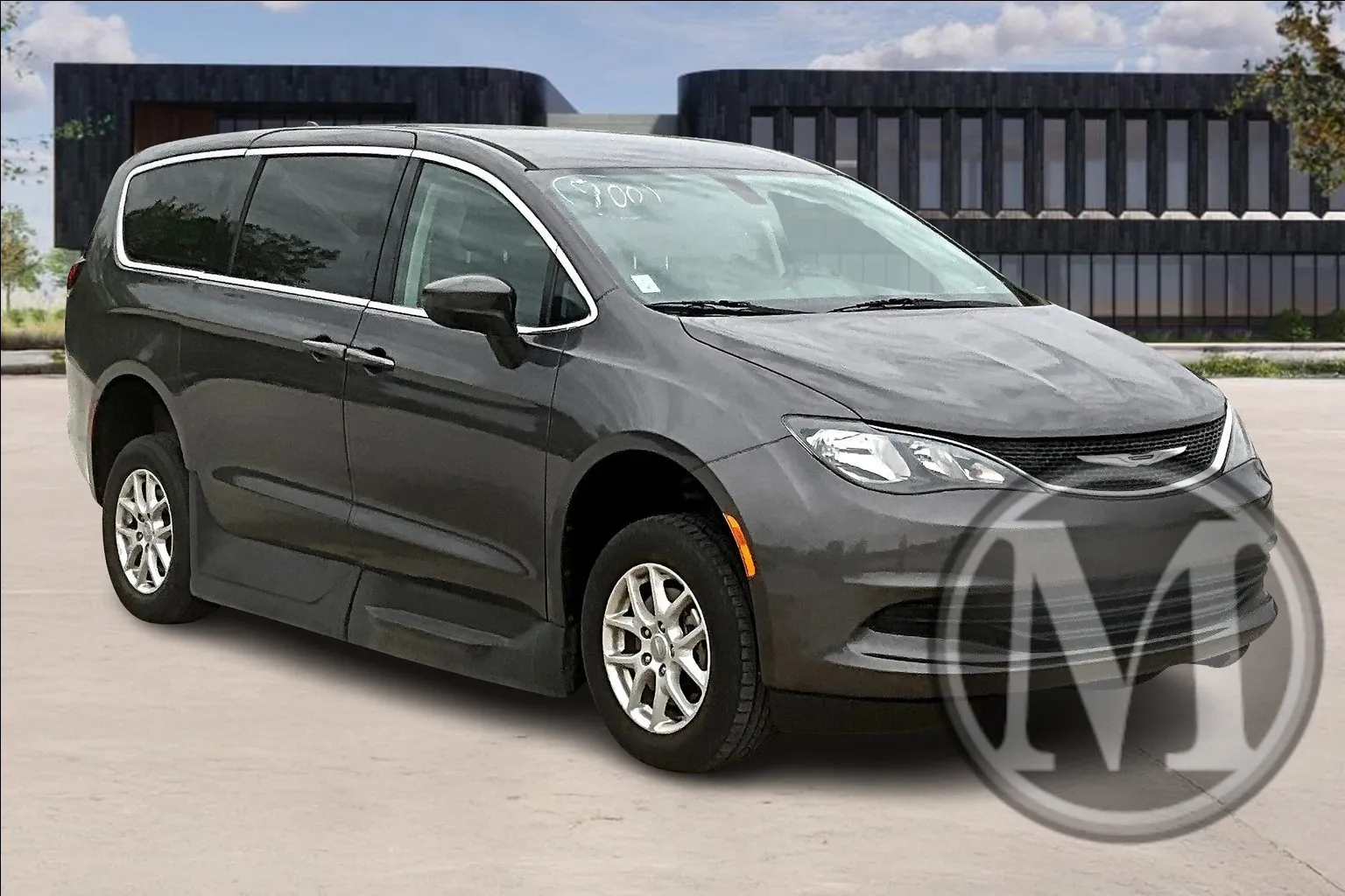 Gray 2020 Chrysler VOYAGER for sale in Kansas City, MO