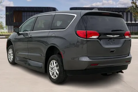 More photos of 2020 Chrysler VOYAGER at Master's Transportation - Kansas City, MO